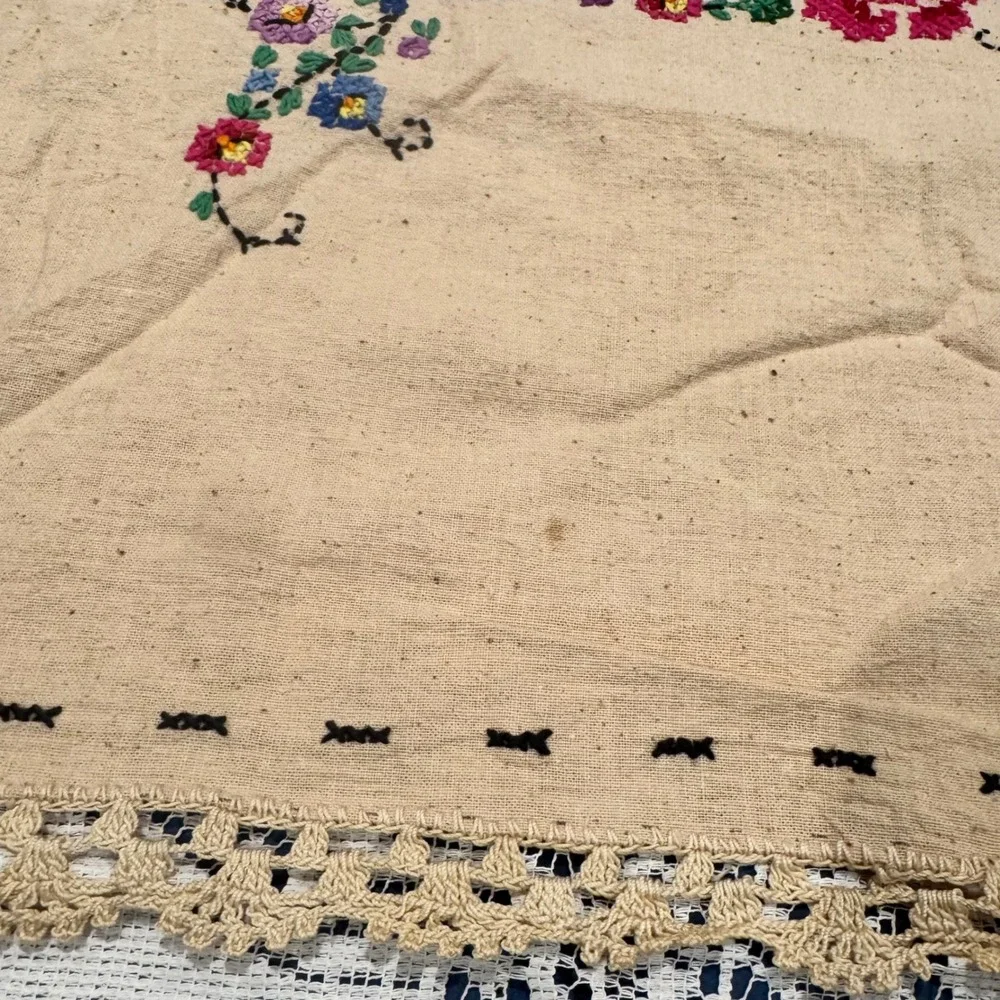 Vintage Embroidered Table Cloth Colorful Floral Cross Stitch Crochet‎ Edge 48x53